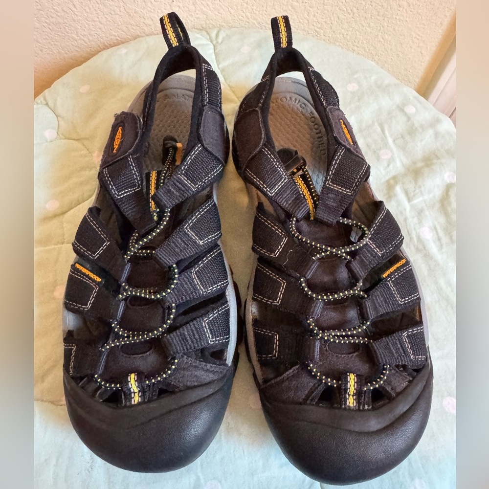 KEEN Men's Newport H2 Closed Toe Water Size 8.5